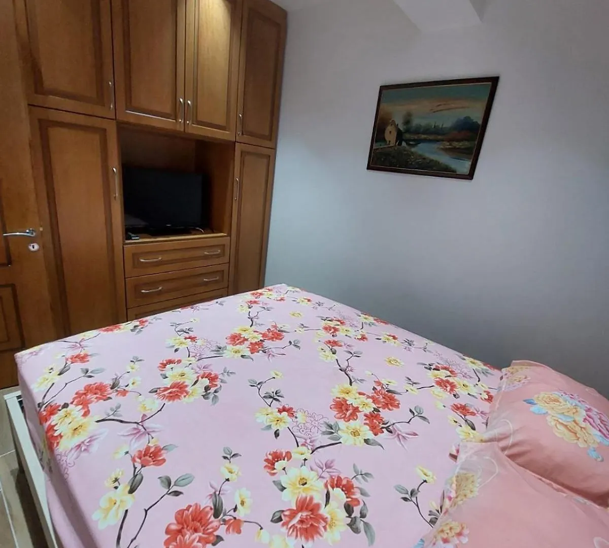 شقة Lungomare Apartament فلورا